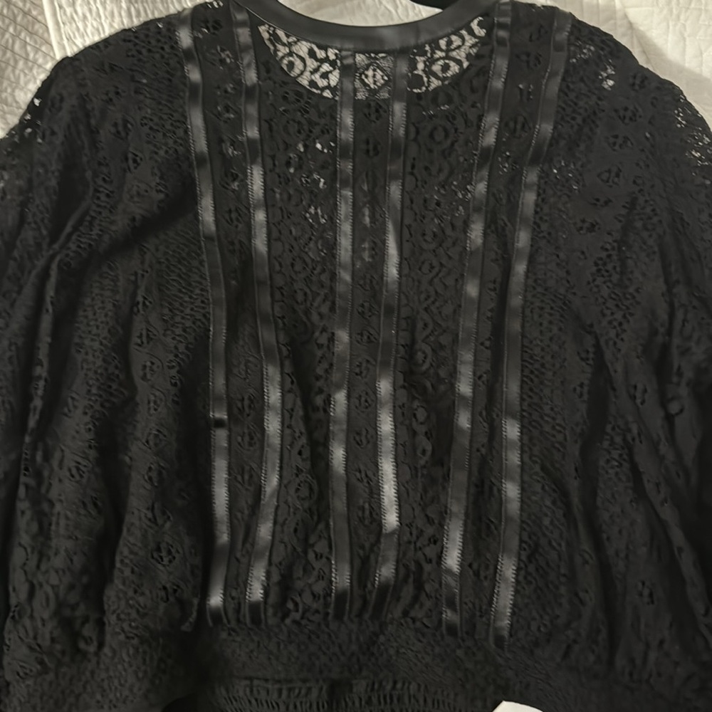 Beautiful lace Express top